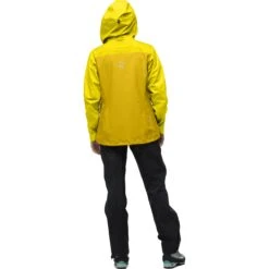 Norrona Chaqueta Mujer - Falketind Gore-Tex - Blazing Yellow/Sulphur -Norrona norrona falketind gore tex jacket women blazing yellow sulphur model 2 1399478