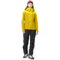 Norrona Chaqueta Mujer - Falketind Gore-Tex Paclite - Blazing Yellow/Sulphur -Norrona norrona falketind gore tex paclite jacket women blazing yellow sulphur model 1 1399490