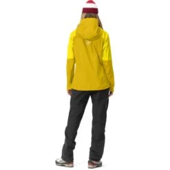 Norrona Chaqueta Mujer - Falketind Gore-Tex Paclite - Blazing Yellow/Sulphur -Norrona norrona falketind gore tex paclite jacket women blazing yellow sulphur model 2 1399491