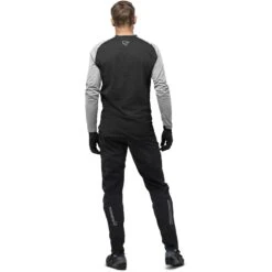 Norrona Camiseta De Manga Larga Hombre - Fjørå Equaliser Lightweight - Caviar/Castor Grey 9 Norrona Camiseta De Manga Larga Hombre - Fjørå Equaliser Lightweight - Caviar/Castor Grey -Norrona norrona fjora equaliser lightweight long sleeve shirt men caviar castor grey 4 1254108