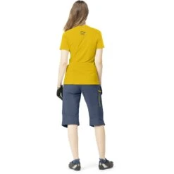 Norrona Camiseta Mujer - Fjørå Wool - Sulphur -Norrona norrona fjora wool t shirt women sulphur model 2 1399791