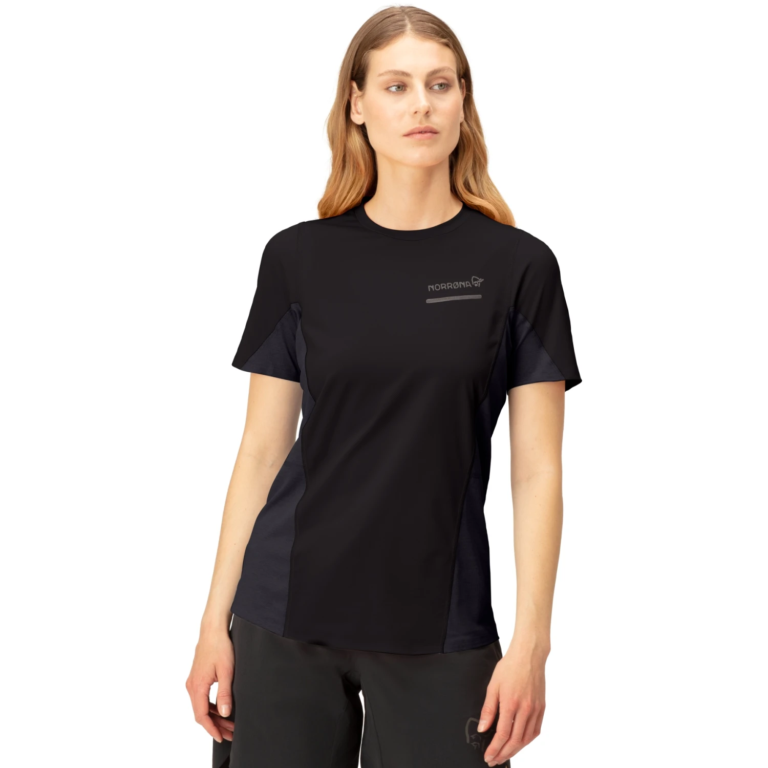 Norrona Camiseta Mujer - Senja Equaliser Lightweight - Caviar 1 Norrona Camiseta Mujer - Senja Equaliser Lightweight - Caviar