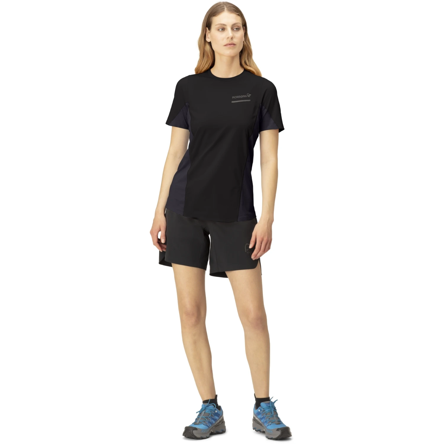Norrona Camiseta Mujer - Senja Equaliser Lightweight - Caviar 4 Norrona Camiseta Mujer - Senja Equaliser Lightweight - Caviar - Imagen 4