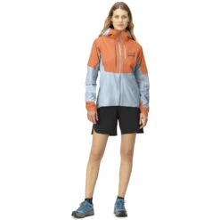 Norrona Chaqueta Mujer - Senja Gore-Tex Active - Flamingo/Blue Fog -Norrona norrona senja gore tex active jacket women flamingo blue fog model 1 1399970