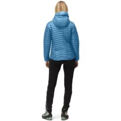 Norrona Plumífero Chaqueta Mujer - Trollveggen Superlight Down850 Hood - Hawaiian Surf 9 Norrona Plumífero Chaqueta Mujer - Trollveggen Superlight Down850 Hood - Hawaiian Surf -Norrona norrona trollveggen superlight down850 hood jacket women hawaiian surf 4 1258414