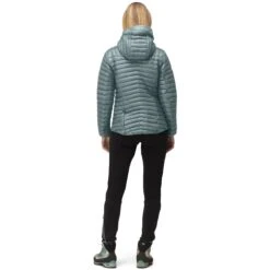 Norrona Plumífero Chaqueta Mujer - Trollveggen Superlight Down850 Hood - North Atlantic 9 Norrona Plumífero Chaqueta Mujer - Trollveggen Superlight Down850 Hood - North Atlantic -Norrona norrona trollveggen superlight down850 hood jacket women north atlantic 4 1258422