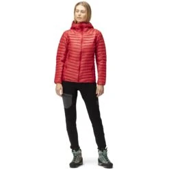 Norrona Plumífero Chaqueta Mujer - Trollveggen Superlight Down850 Hood - True Red 8 Norrona Plumífero Chaqueta Mujer - Trollveggen Superlight Down850 Hood - True Red -Norrona norrona trollveggen superlight down850 hood jacket women true red 3 1258425